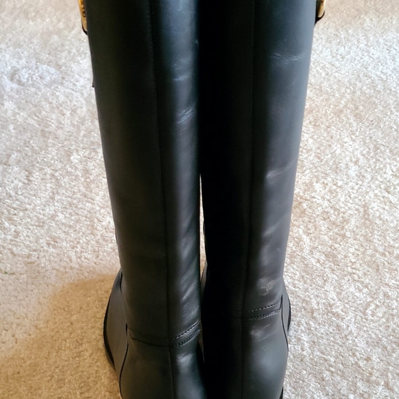 Salvatore Ferragamo riding boot. Length 18 inches - Picture 3 of 5